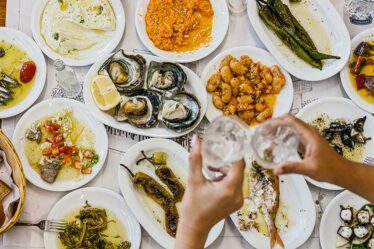 Boire du Tsipouro à Volos : Une expérience locale unique - Boire du Tsipouro à Volos : Une expérience locale unique