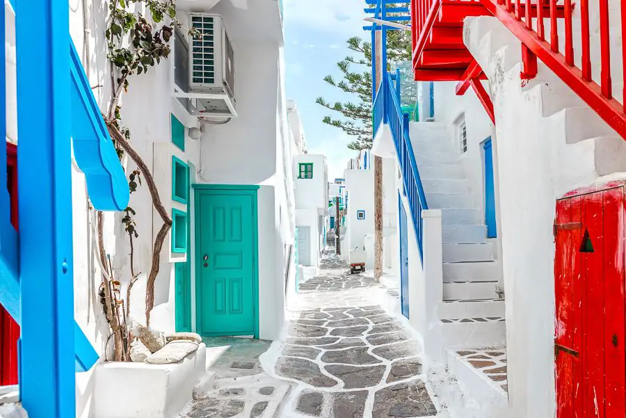 rues piétonnes de mykonos en grèce