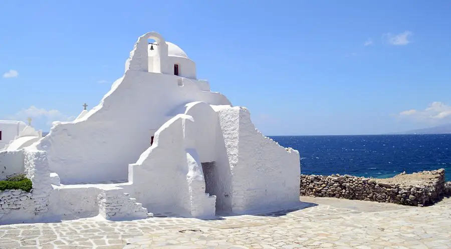 que faire à mykonos visiter la Panagia Paraportiani