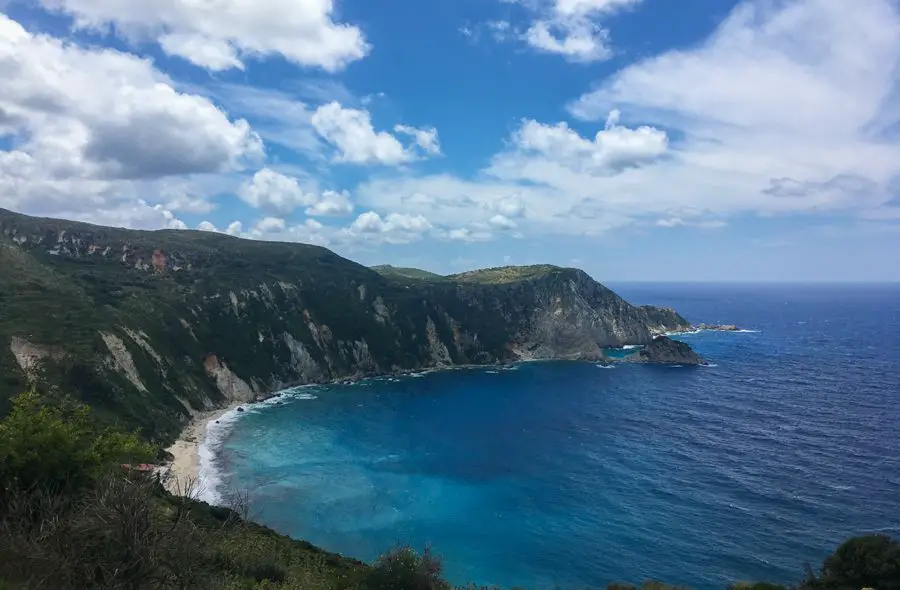 voyage à kefalonia grèce Plage de Petani par temps nuageux