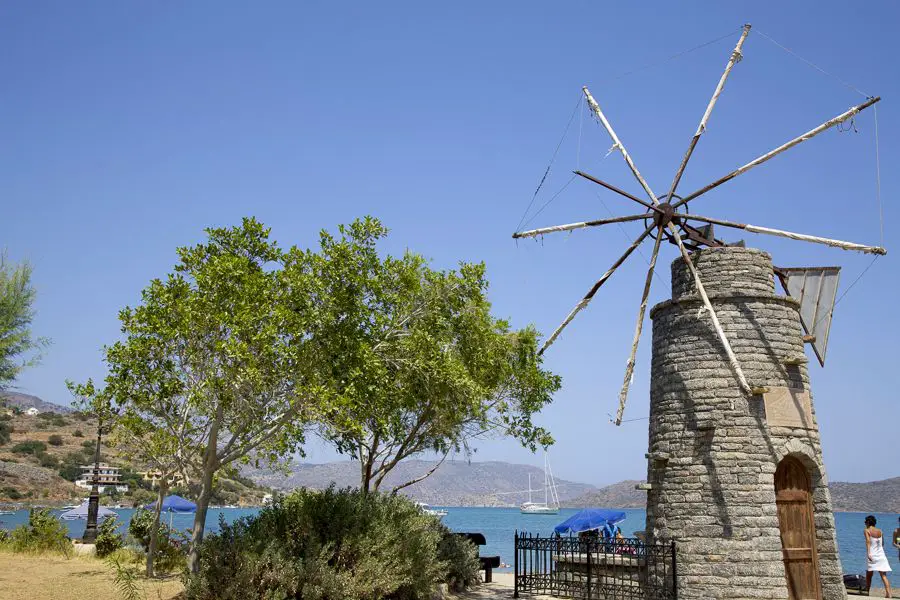Elounda le village de pêcheurs en Crète : notre guide complet 2023 2 moulin a vent d'elounda en crete