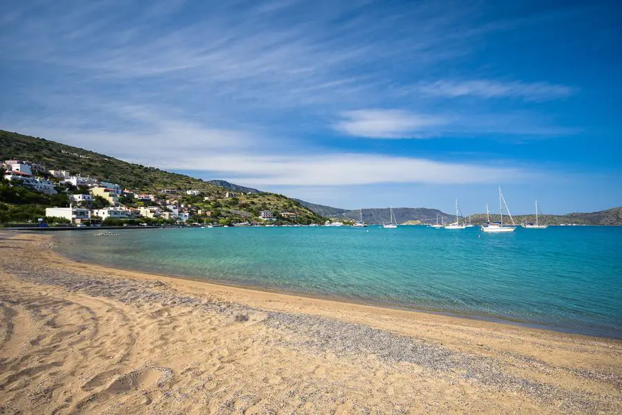 baignade à la plage d'elounda île de crète