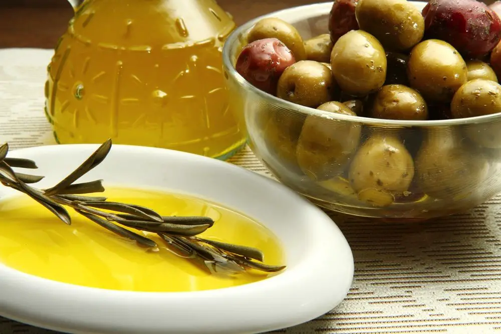 prendre un cours de cuisine en crete grèce avec l'huile d'olive ingrédients