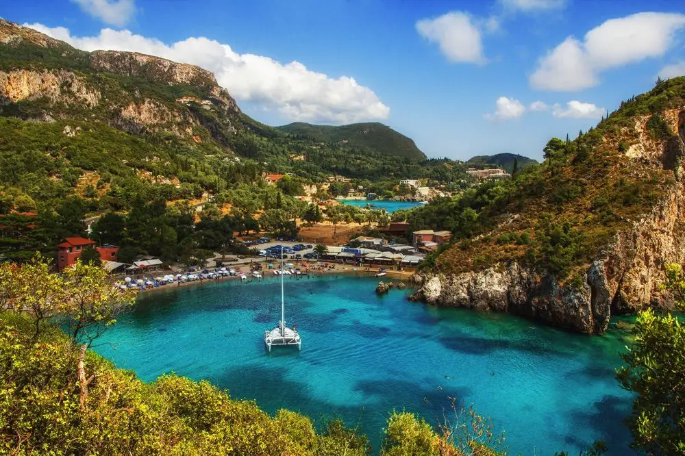 Où séjourner à Corfou : Les meilleurs hôtels, Airbnb pour profiter de vos vacances 10 Paleokastritsa : les meilleurs endroits pour séjourner à Corfou