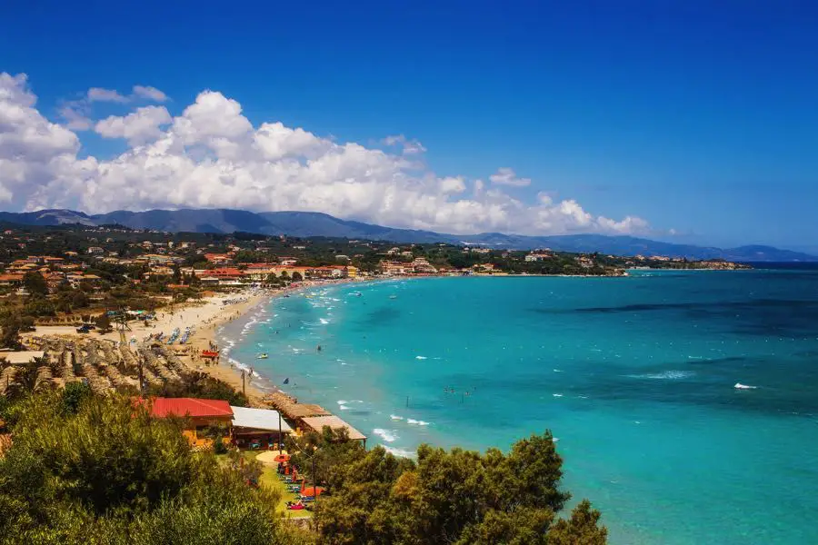 Vue aérienne de la plage de Tsilivi à Zakynthos