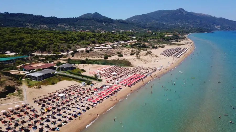 Les 15 plus belles plages de Zante et comment y aller 6 Banana Beach Zakynthos Vue aérienne