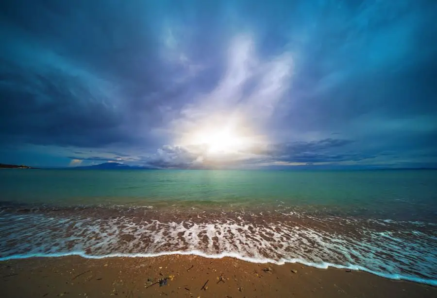 Vue grand angle de la plage de Tsilivi