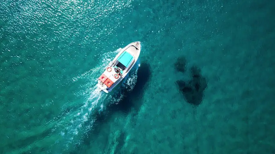Comment louer un bateau à Zakynthos : les meilleures compagnies et les meilleurs prix 2 Vue aérienne de la location de bateaux