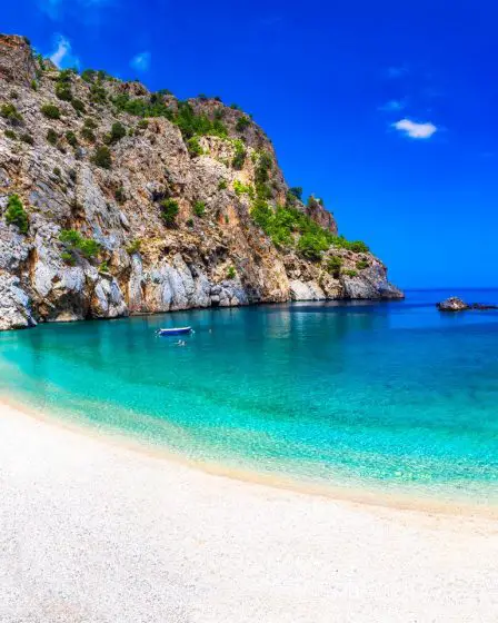 Paros, se baigner à l'abris du vent dans une des 3 plages de sable en 2023 - Paros, se baigner à l'abris du vent dans une des 3 plages de sable en 2023