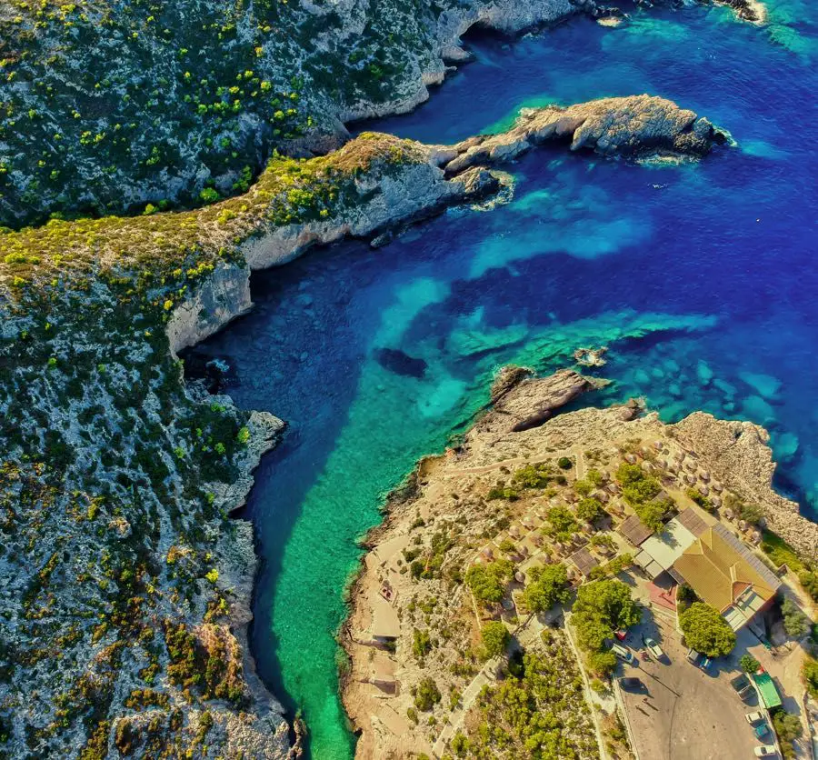 La crique de Porto Limnionas