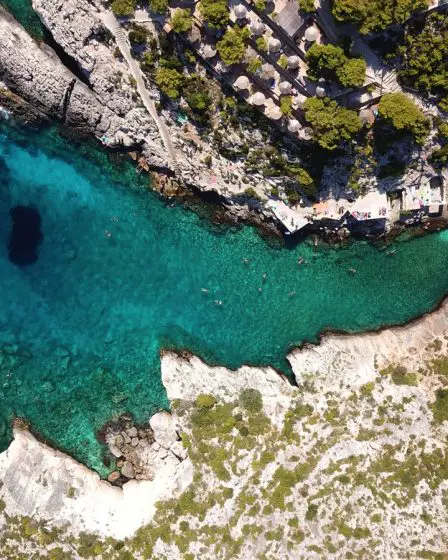 La plage de Porto Limnionas à Zakynthos, nos conseils pour en profiter à fond - La plage de Porto Limnionas à Zakynthos, nos conseils pour en profiter à fond