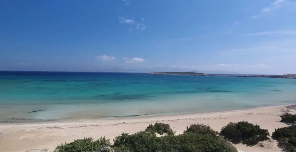 Paros : Les 3 plages de sable à faire absolument en 2022, eau transparente, pas de vent... 5 Paros : Les 3 plages de sable à faire absolument en 2022, eau transparente, pas de vent... - Paros : Les 3 plages de sable à faire absolument en 2022, eau transparente, pas de vent...