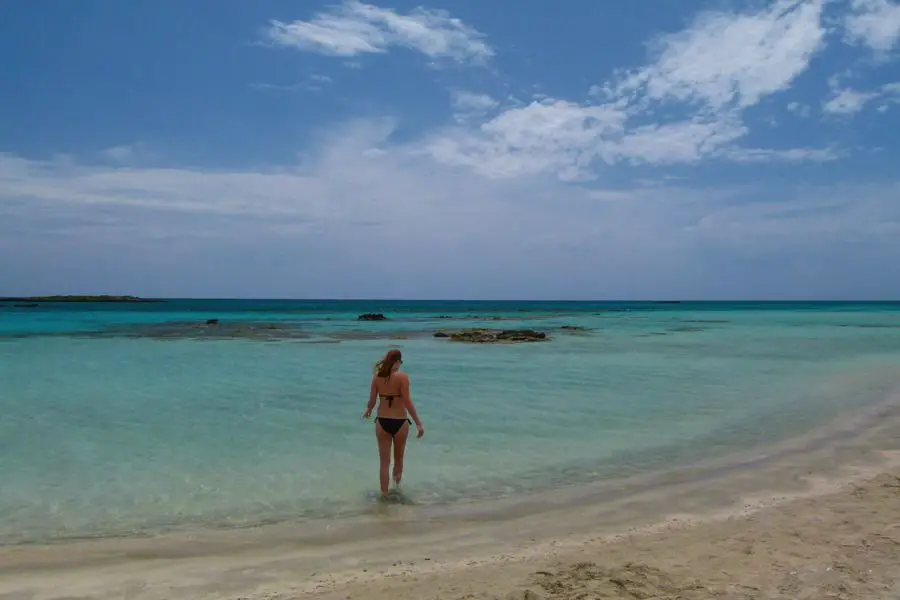 choses à faire en grèce visiter la plage d'elafonisi en crète