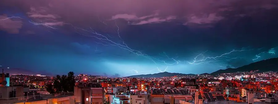 temps en grece-tempête de foudre-athènes