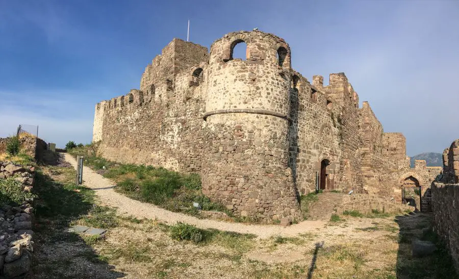 voyage au château de molyvos en grèce à lesvos