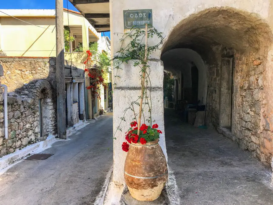 voyage au village olympoi chios grèce
