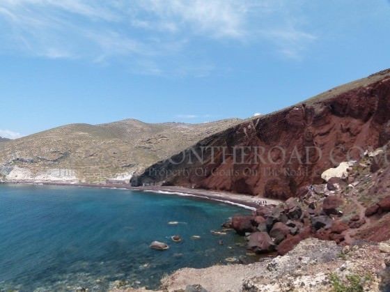 Des vacances après avoir parcouru le monde en sac à dos 9 plage rouge santorini