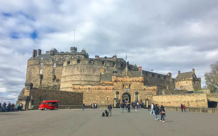 Voyager en famille - Un road trip d'Édimbourg à Londres 2 voyage au château d'edinburgh écosse