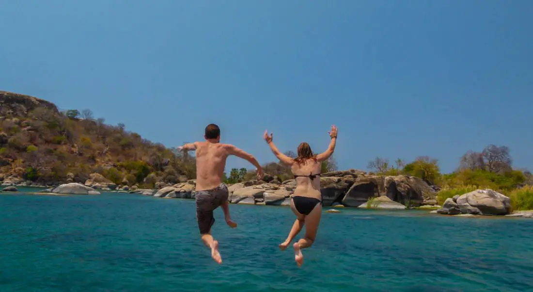 5 récits funestes - Les pires malaises en voyage de Nick. 2 5 récits funestes - Les pires malaises en voyage de Nick. - 5 récits funestes - Les pires malaises en voyage de Nick.