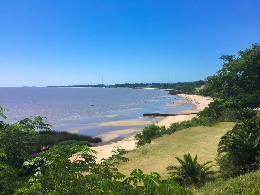 voyage à colonia uruguay nager dans la rivière