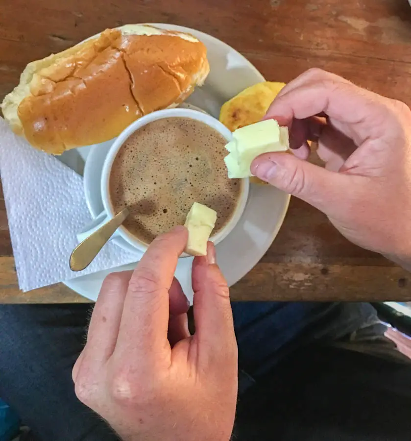 voyage a bogota colombie manger du chocolat con queso