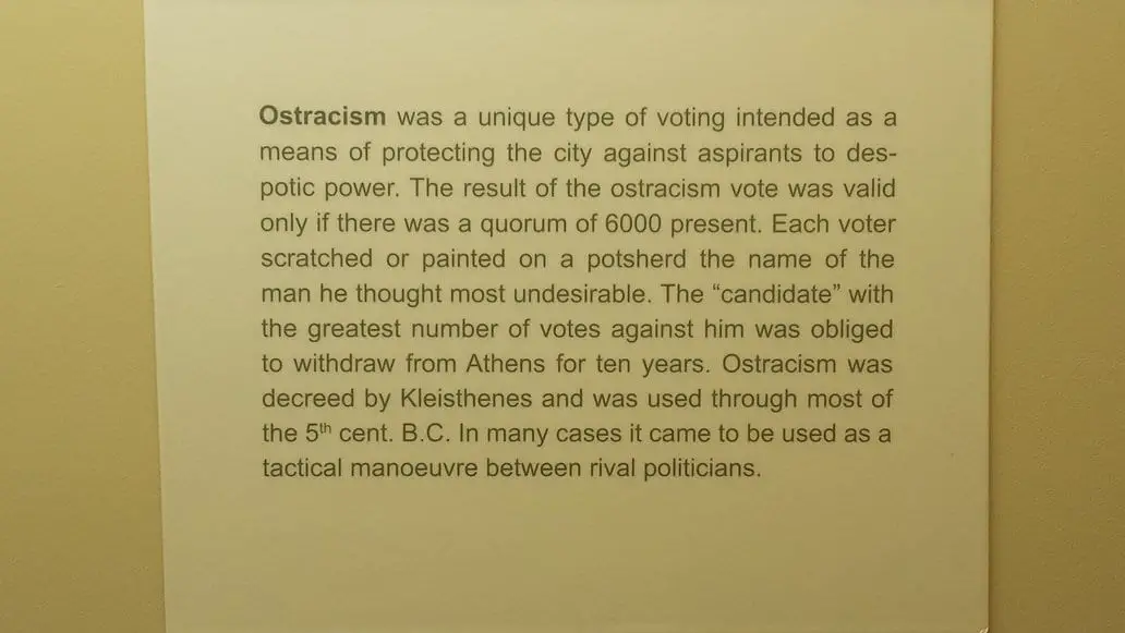 Musée de l'Agora antique d'Athènes - Une exposition décrivant l'ostracisme