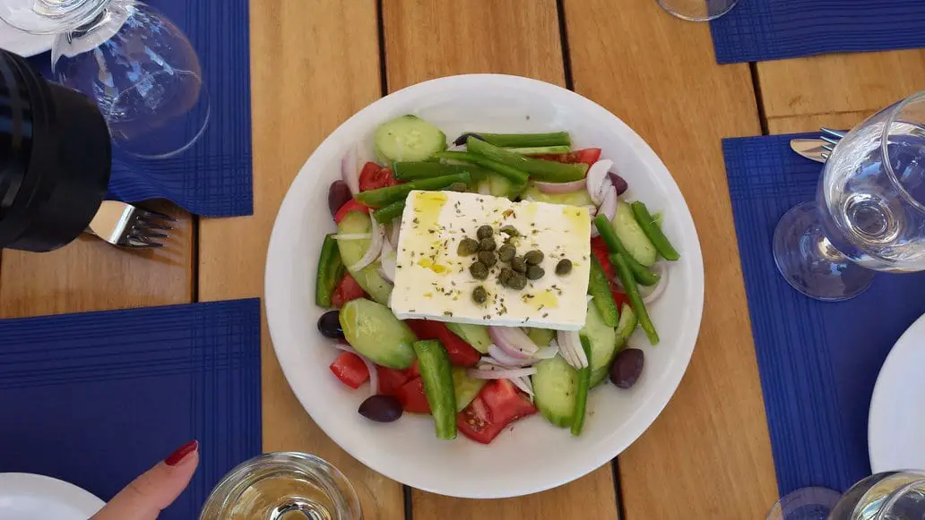 Pourquoi la Grèce est-elle célèbre ? 13 Salade grecque à Patmos - trouver le meilleur restaurant à Patmos