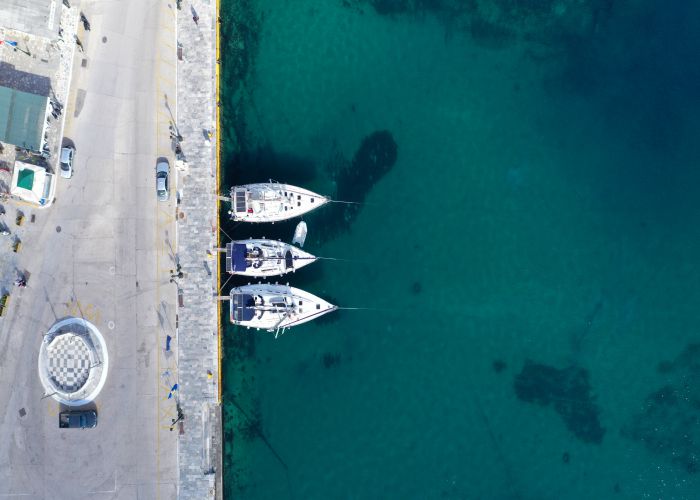 port de tinos mouvement aérien shutterstock