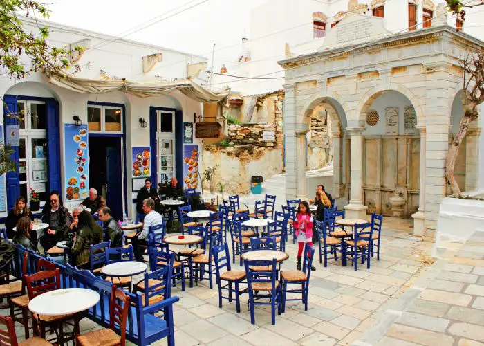 pyrgos village traditionnel tinos Theastock shutterstock