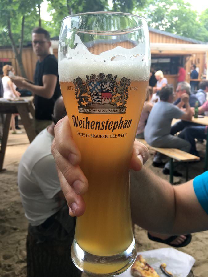 voyage à berlin mauer park beer garden