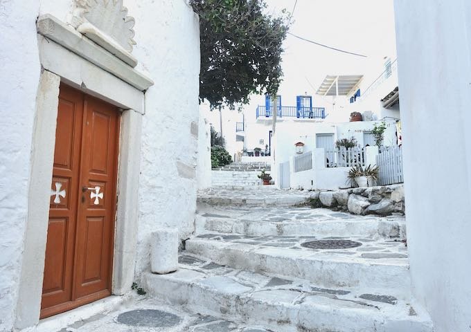 Escalier en pierre de taille à Parikia, Paros.