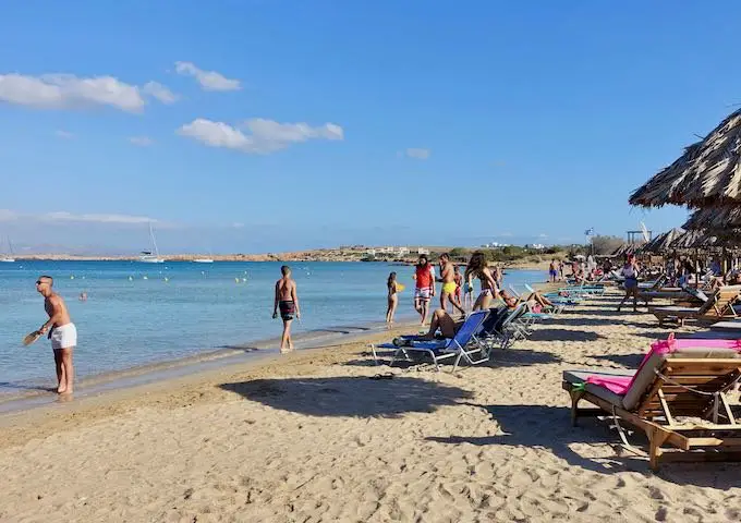 20 activités et lieux à faire à Paros, Grèce 13 Plage de Santa Maria à Paros
