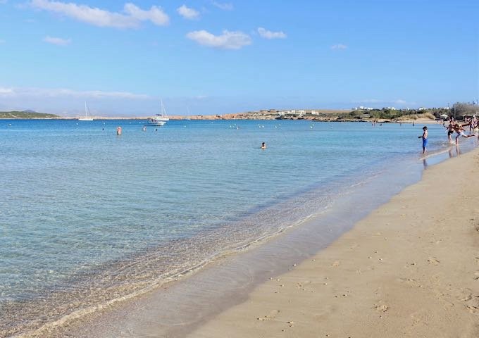 Les 12 plus belles plages de Paros 2 Plage de Santa Maria à Paros, Grèce