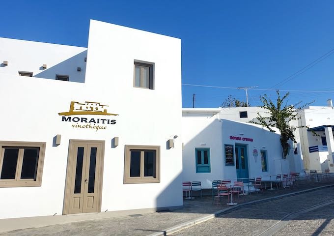 La vinothèque Moraitis à Naoussa, Paros.