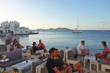 Les 10 meilleurs bars et clubs de Paros, là où il faut être pour la vie nocturne - Les 10 meilleurs bars et clubs de Paros, là où il faut être pour la vie nocturne