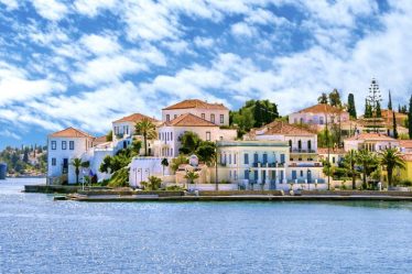 Plongez dans le monde de l'île de Spetses, l'ile sans voiture pour vos vacances - Plongez dans le monde de l'île de Spetses, l'ile sans voiture pour vos vacances