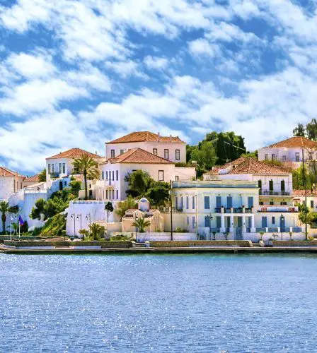 Plongez dans le monde de l'île de Spetses, l'ile sans voiture pour vos vacances - Plongez dans le monde de l'île de Spetses, l'ile sans voiture pour vos vacances