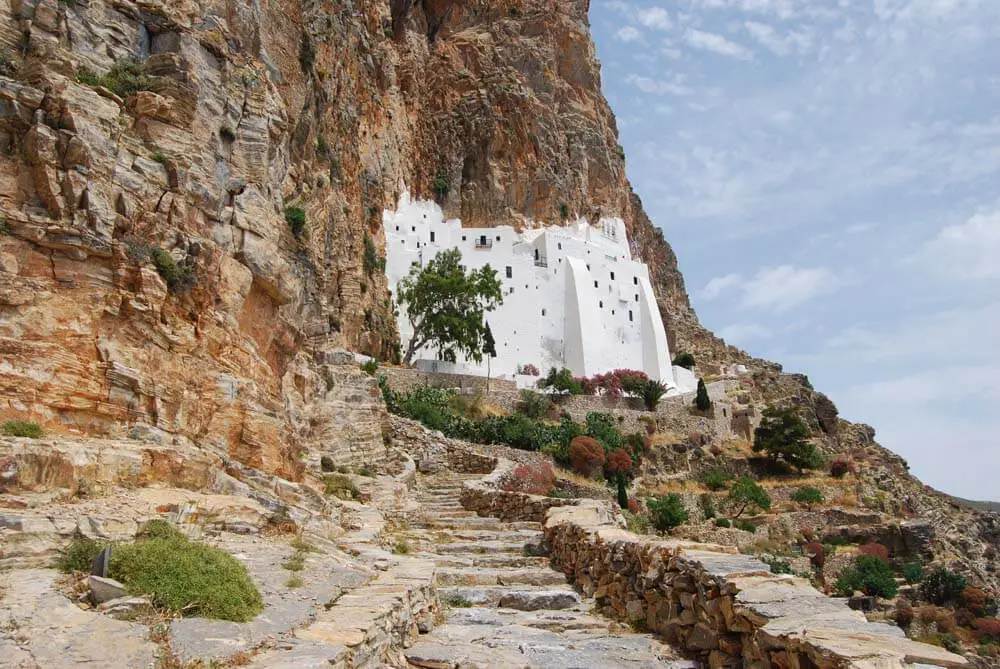 Île d'Amorgos : le guide pour passer des incroyables vacances dans un bleu inoubliable en 2023 5 Panagia Hozoviotissa, île d'Amorgos, Grèce
