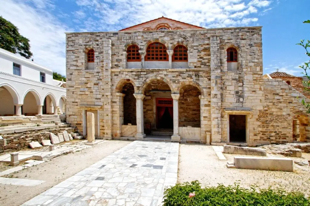 Paros, le guide pour des vacances réussi au cœur des Cyclades en 2023 2 Église d'Ekatontapiliani