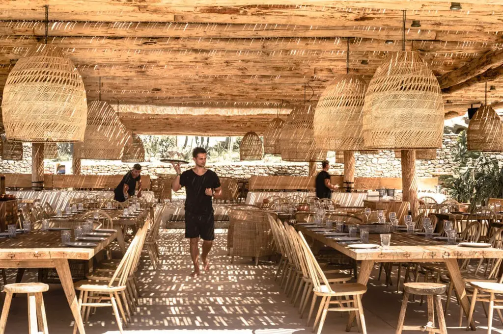10 meilleurs restaurants de la ville de Mykonos | Où manger grec ? 7 Scorpios, les meilleurs restaurants de la ville de Mykonos