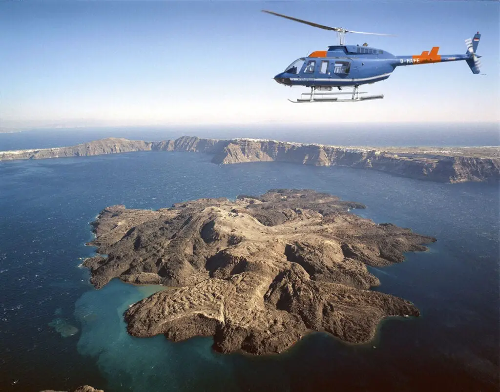 Choses à faire à Santorin : villages, activités, sports... 20 Tour en hélicoptère de Santorin