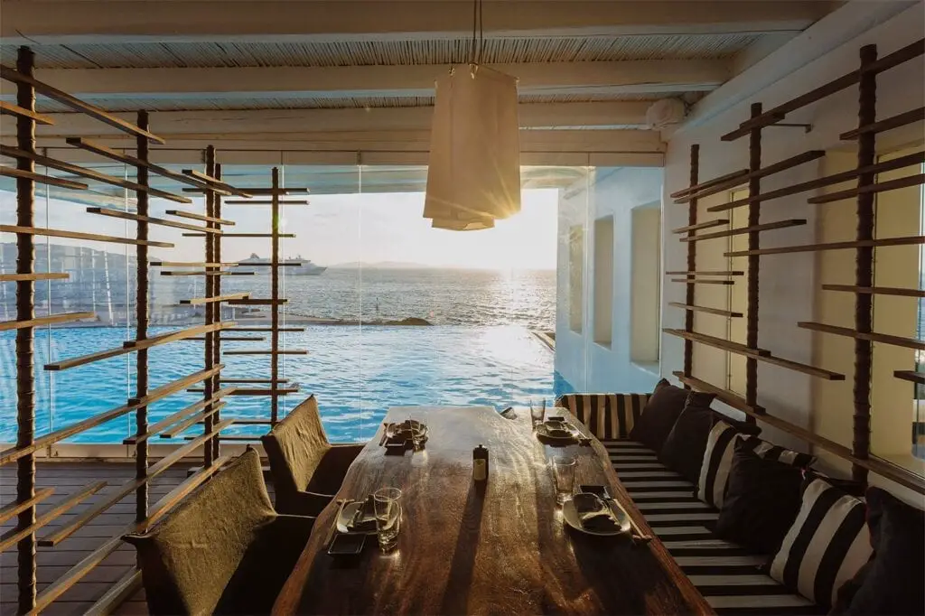 Les meilleurs endroits pour manger et boire à Mykonos en 2022 5 Cavo Tagoo, Kiku, Mykonos