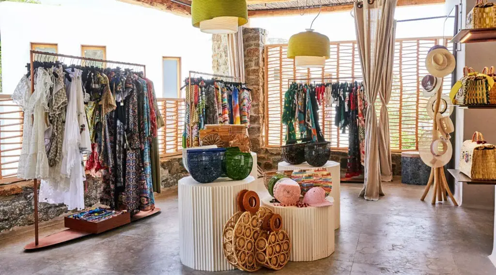 Les meilleurs magasins de Mykonos pour faire du shopping en 2022 3 LuisaWorld, Mykonos Shopping