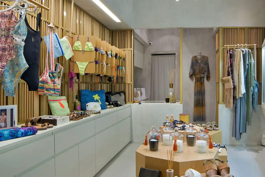 Les meilleurs magasins de Mykonos pour faire du shopping en 2022 2 DEW, Mykonos Shopping