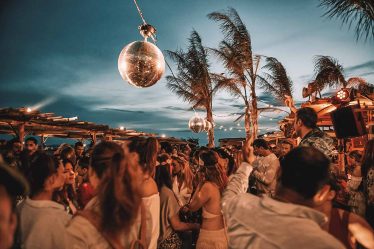 Les meilleurs bars et clubs de plage de Mykonos pour cet été 2023 - Les meilleurs bars et clubs de plage de Mykonos pour cet été 2023