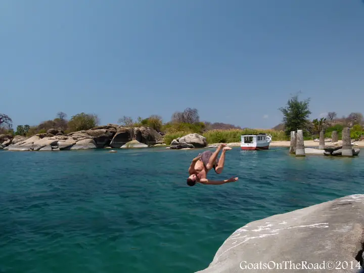 Le plus malade que j'ai été : Récit de la pire maladie de voyage de Nick 2 monkey bay malawi