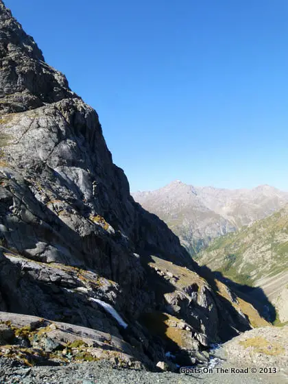 Une randonnée inoubliable : Trekking à Ala-Kul et Altyn Arashan au Kirghizistan 4 Essayer de se concentrer sur nos pieds n'était pas facile. Maintenant vous pouvez voir pourquoi !