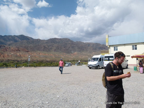 Lac Issyk-Kul : Nous sommes venus, nous avons vu, nous avons eu une intoxication alimentaire 3 bus de bishkek a cholpon ata