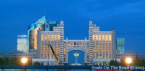 Astana - Le Dubaï de l'Asie centrale 4 Bayterek From Afar
