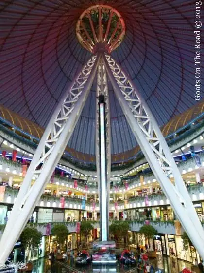 Astana - Le Dubaï de l'Asie centrale 8 Intérieur de Khan Shatyr Omsk à Astana en bus